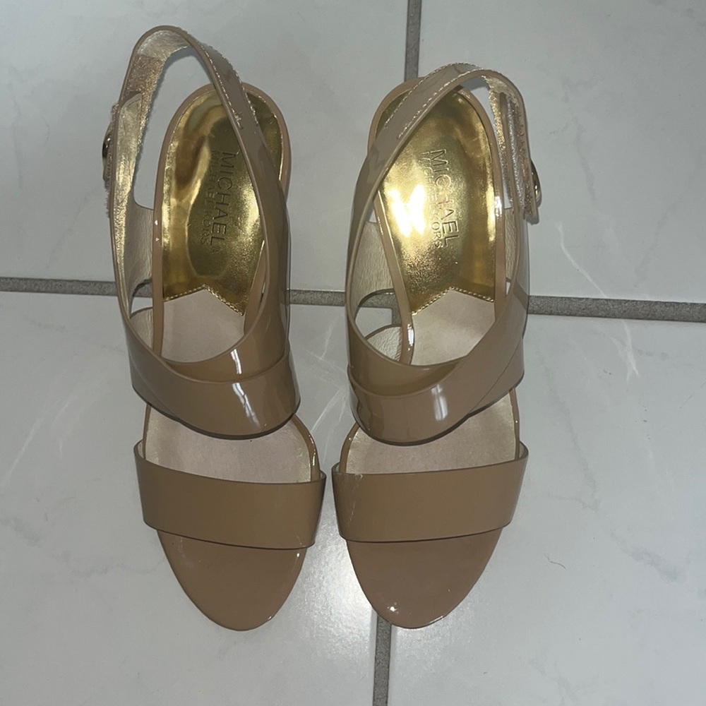 Micheal Kors nude heels